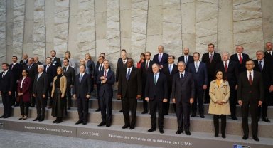 Bakan Akar'dan karargâhta 'aile' fotoğrafı