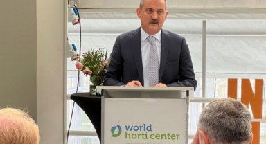 Bakan Özer Hollanda'da