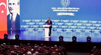 Bakan Özer Kocaeli'de okul yöneticileriyle buluştu