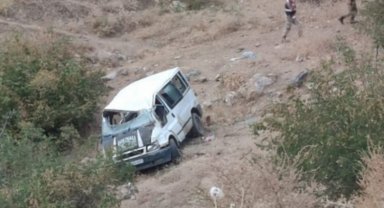 Batman Sason'da minibüs şarampole yuvarlandı: 6 yaralı