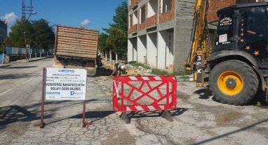 Bilecik Pazaryeri'nde elektrik telleri yer altına alınıyor