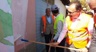 Bilecik Pazaryeri'nde köy evleri boyanıyor