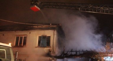 Bilecik Pazaryeri'nde yangın! Çok sayıda kümes hayvanı telef oldu