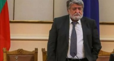 Bulgaristan siyasetinden ilk yaşandı!