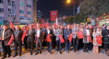 Bursa İnegöl'de coşku dolu Cumhuriyet korteji