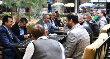 Bursa Osmangazi'de Başkan Dündar esnafı kahvaltıda dinledi