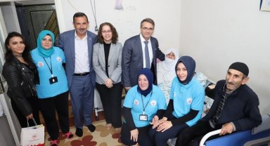 Bursa Yıldırım'da 'Vefa' ekipleri yaşlıların yanında