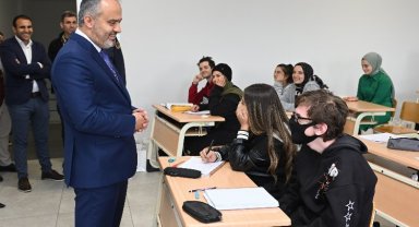 Bursa'da gençler üniversiteye Büyükşehir'le hazırlanıyor