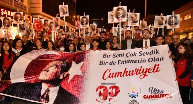 Cumhuriyetin 99'uncu yılı İzmir Çiğli'de coşkuyla kutlandı