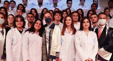 Dokuz Eylül'de 'beyaz önlük'ler giyildi