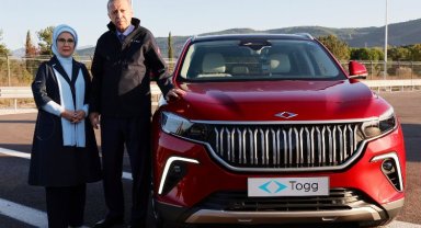 Emine Erdoğan'ın gönlü 'Kırmızı'dan yana