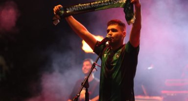 Emircan İğrek konserinde İzmit Twitter'da trend topic oldu