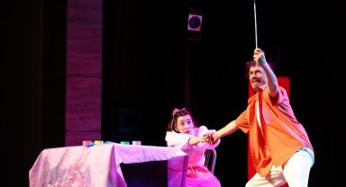 Gaziantep Şehir Tiyatrosu 'perde' açtı