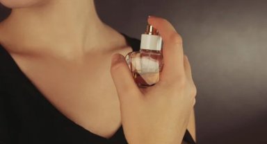 Her 4 kadından biri parfümü bıraktı