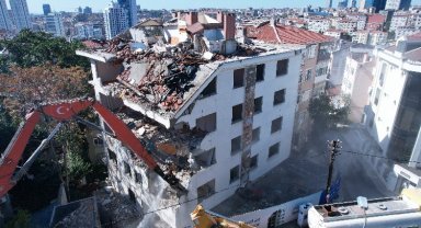 İstanbul'da riski binalar yıkılıyor