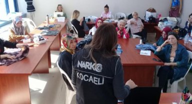 İZMEK kursiyerlerine 'En İyi Narkotik Polisi Anne' eğitimi