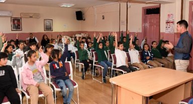 İzmir Karabağlar'da çocuklar çevre bilinciyle yetişiyor