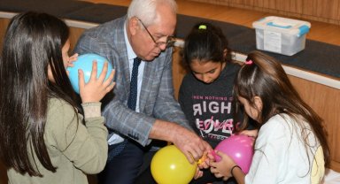 İzmir Karabağlar'da kız çocuklarına bilimli etkinlik