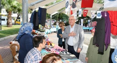İzmir Karabağlar'da sokaktaki canlar için sergi
