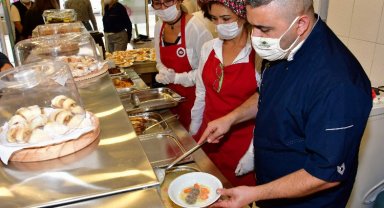 İzmir Narlıdere'de sofraları 'Üretici Kadınlar' kuruyor