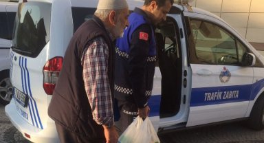 Kocaeli zabıtasından yaşlılara yardım eli