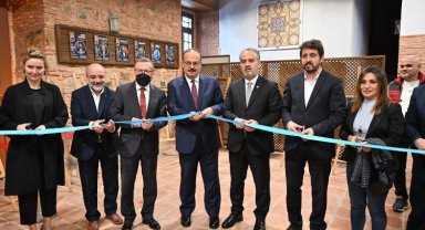 'Konuşan Yazılar' sergisi Bursalılarla buluştu