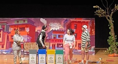 Kütahya'da 'sıfır atık' tiyatro oyunu sergilendi