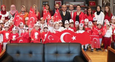 Kütahyalı miniklerden bayram kutlaması