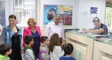 Manisalı çocuklar sevdiklerine mektup attı