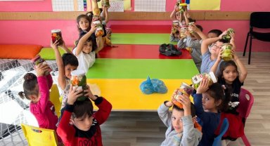 Mardin'de anaokulu öğrencileri okulda turşu yaptı