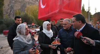 Memduh Büyükkılıç sohbete' Fransız' kalmadı