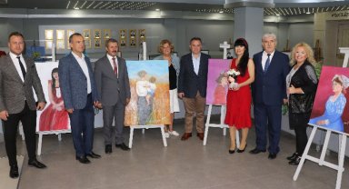 Ressam Gülay Özden'den 'her resmimde kendi izim' sergisi