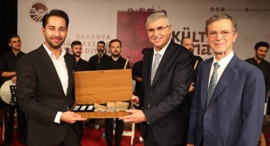 Sakarya'da tasavvuf dinletisi gönüllere dokundu