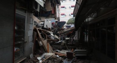 AFAD: Hasarlı yapılara girmeyin!