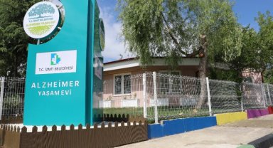 Altın Karınca'dan Alzheimer Yaşam Evi'ne ödül