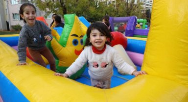 Antalya Döşemealtı'nda çocuklar şenlikte eğlendi