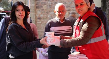 Atatürk'ün en sevdiği yemekler İzmit'te vatandaşlara ikram edildi