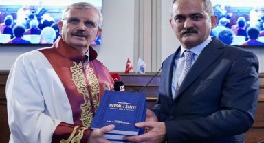 Bakan Özer Sağlık Bilimleri'nin akademik açılışına katıldı