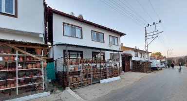 Bilecik'te Kınık köyü sokakları beyaza büründü