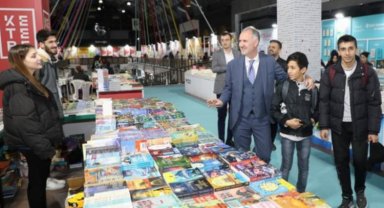 Bursa İnegöl kitapseverleri ağırlamayı sürdürüyor