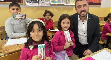 Bursa Kestel'de çocuklara diş bakım seti