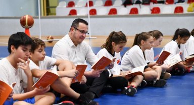 Bursa Mustafakemalpaşa'da önce kitap, sonra spor