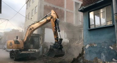 Bursa Osmangazi'de 86 metruk bina yıkıldı