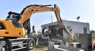 Bursa Osmangazi'de bir kaçak binaya daha yıkım