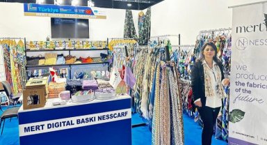 Bursa'dan yeni şal koleksiyonu Polonya vitrininde