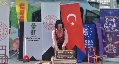 Bursa'nın her köşesinde tiyatro