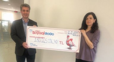 Çılgın Sayısal Loto talihlisi çekini aldı
