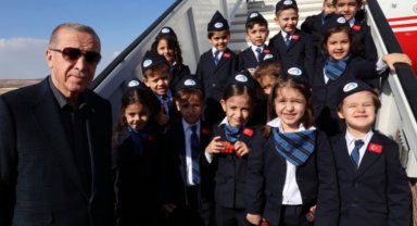 Cumhurbaşkanı Erdoğan, Gaziantep'teki minik kondüktörlerle