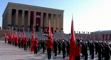 Devlet erkanı Anıtkabir'de Ata'sını andı