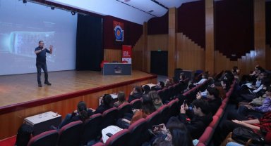 Dokuz Eylül, NASA'daki Türk Astrofizikçiyi ağırladı